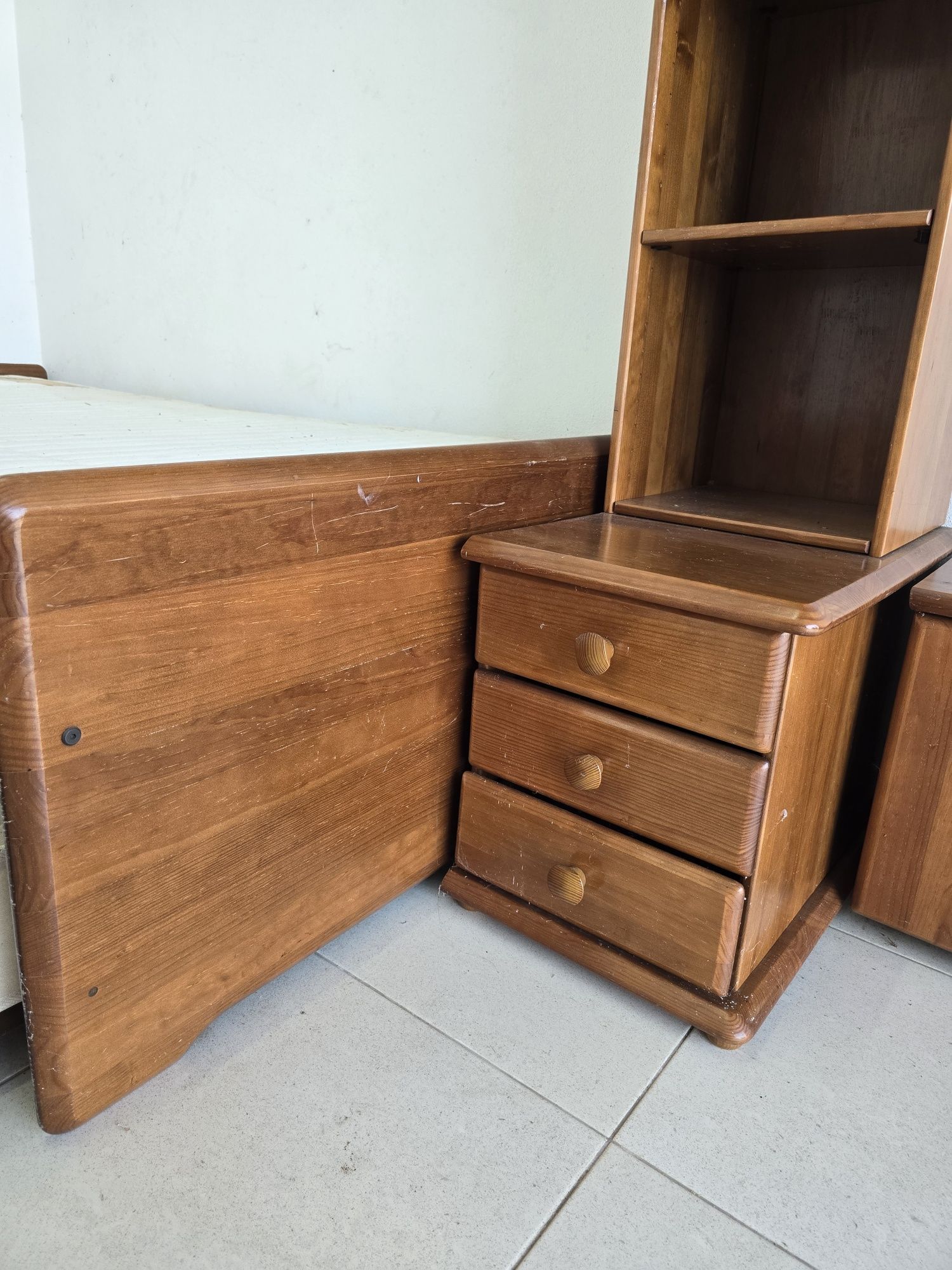 Cama Estúdio com Cama Elevatória Madeira Maciça da CERNE