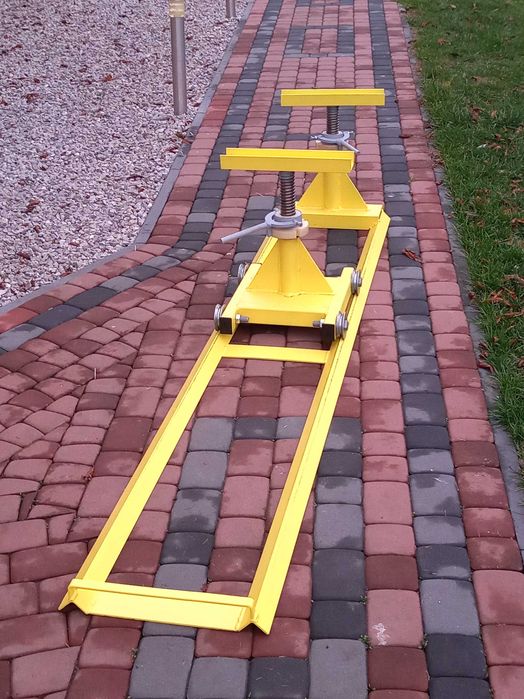 Wózek do rozpoławiania ciągników