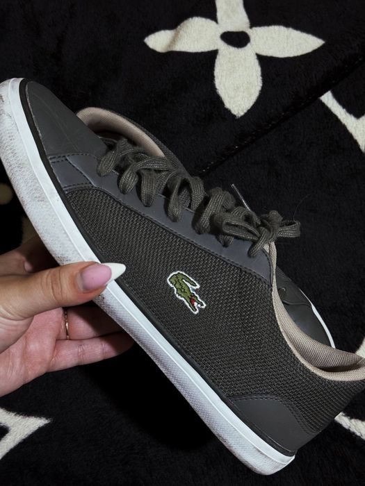 Продам кроссовки Lacoste