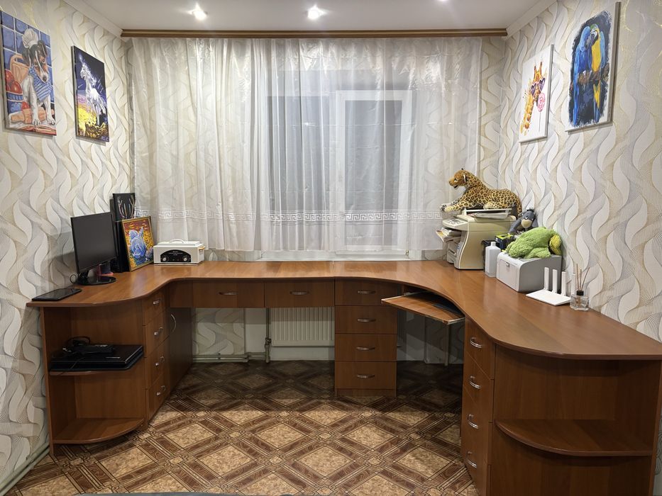 Стіл письмовий/компʼютерний