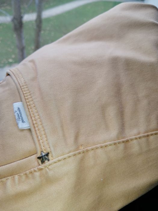 Calças sarja de cor mostarda