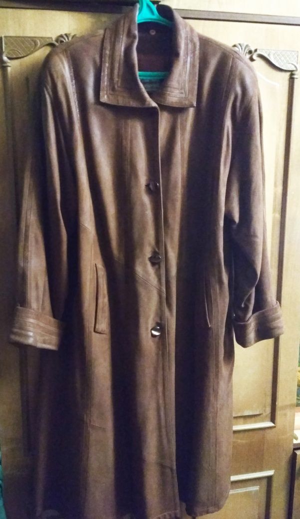 Женское кожаное пальто