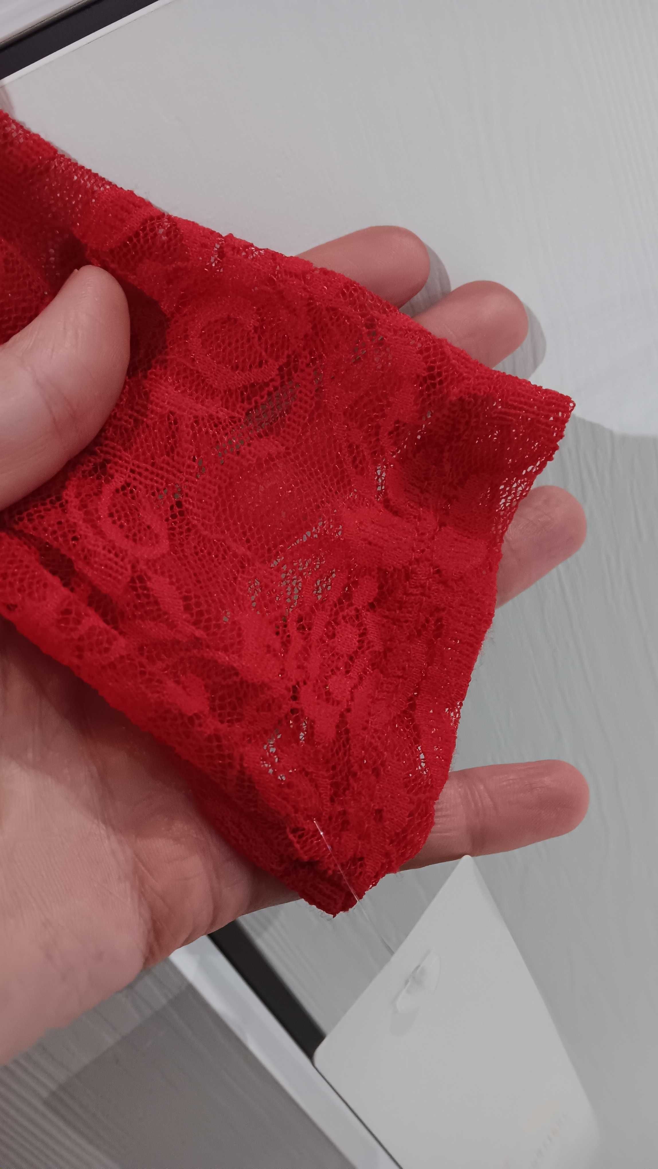 Vestido vermelho com renda