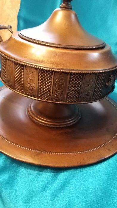 terrina e prato muito antigo