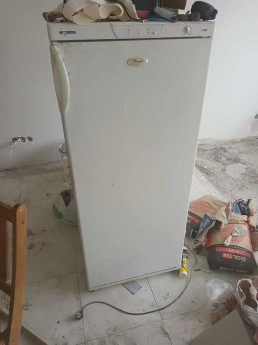 Arca congeladora vertical whirlpool