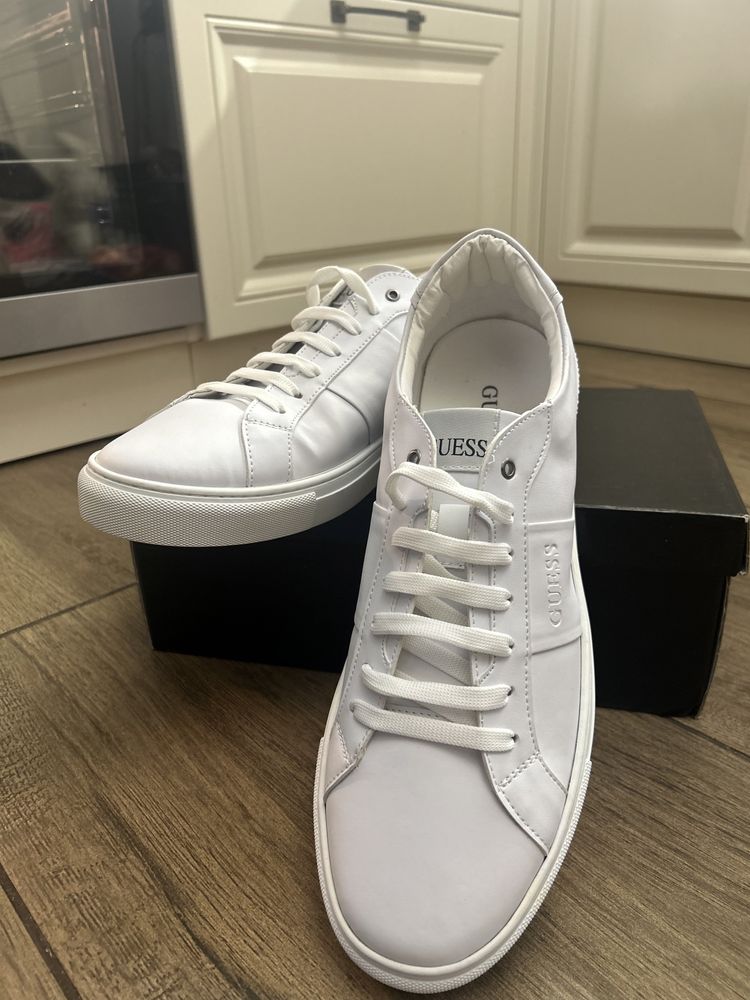 Чоловічі кросівки Guess
