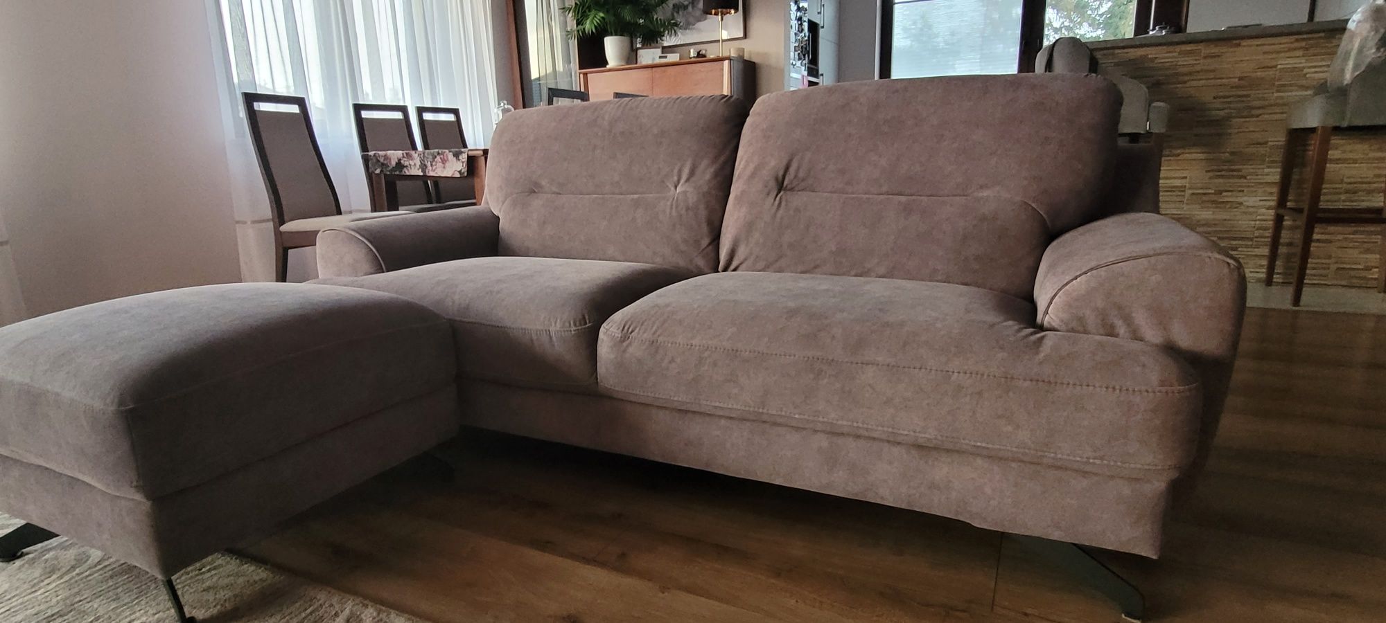 Kanapa sofa wypoczynkowa do salonu pufa