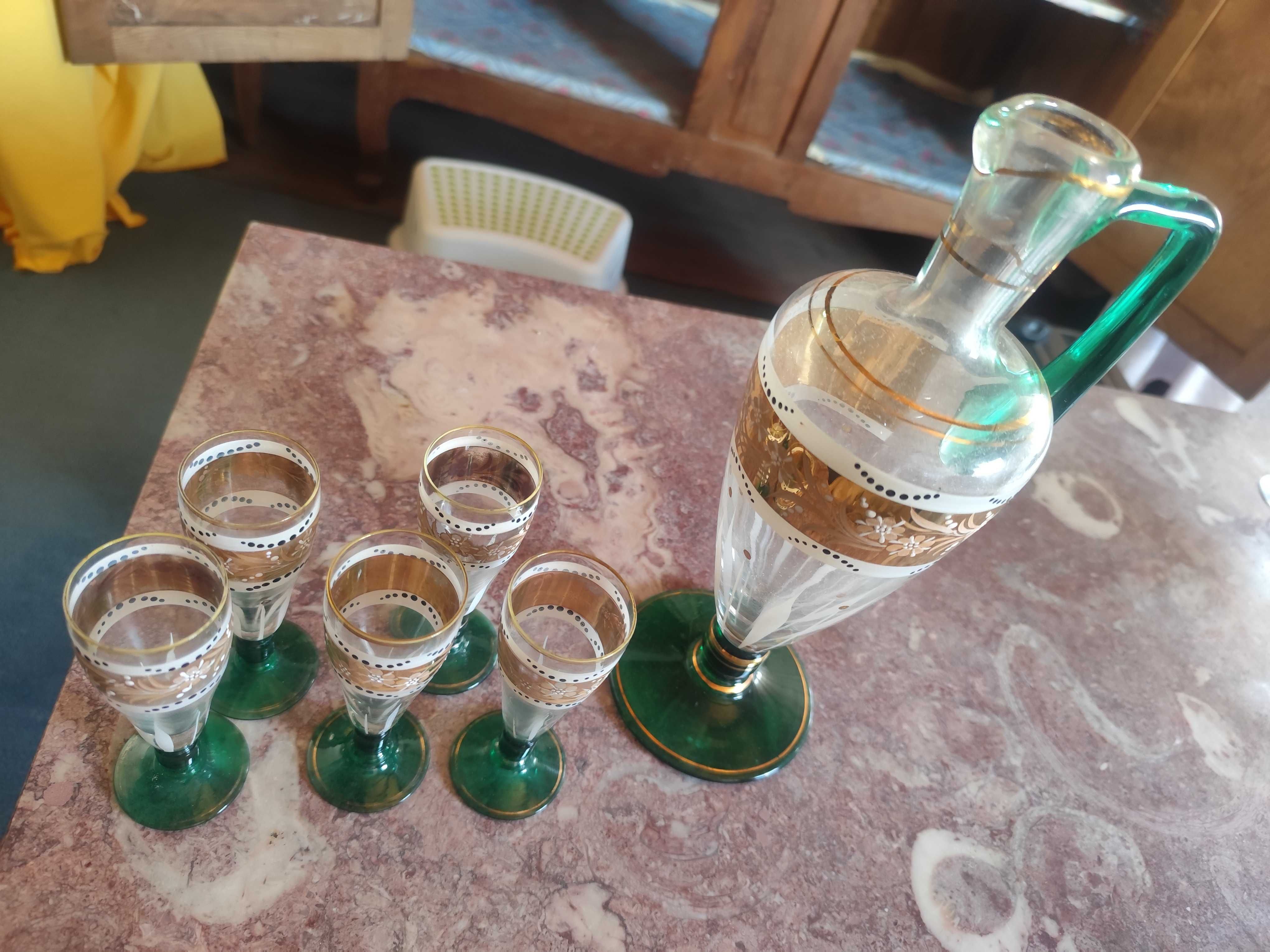Serviço de licor em vidro