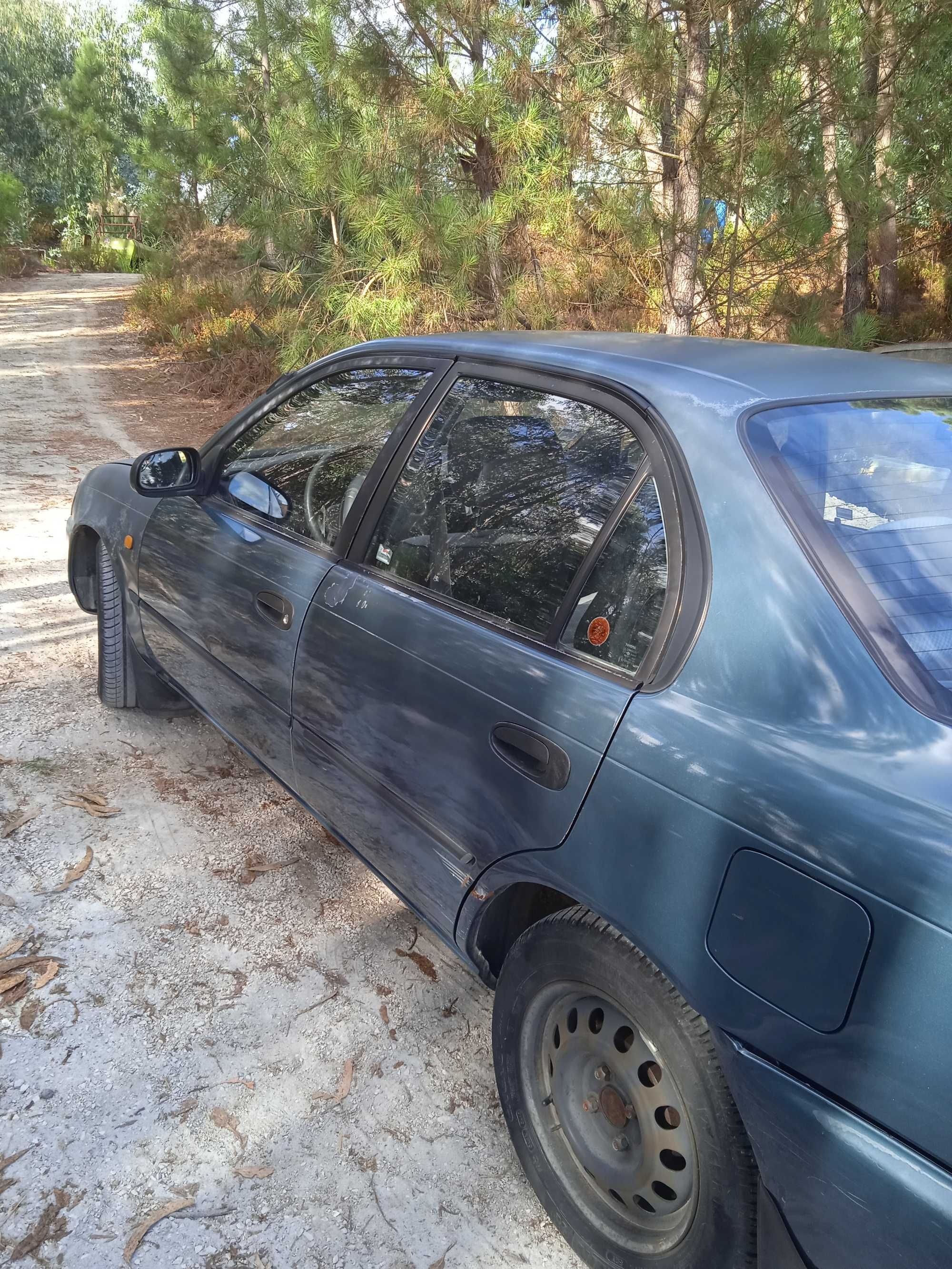 Toyota 1.3 XLI em bom estado com poucos KMS.