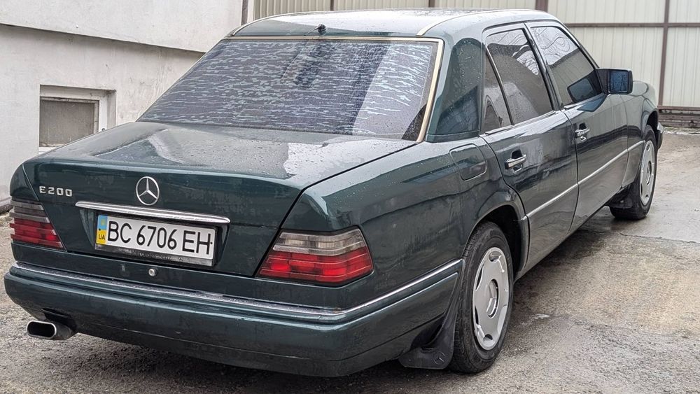 Mercedes-Benz e200