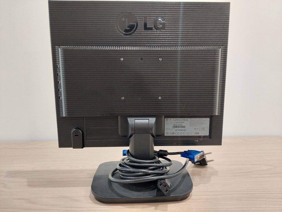 LG Flatron L1718s