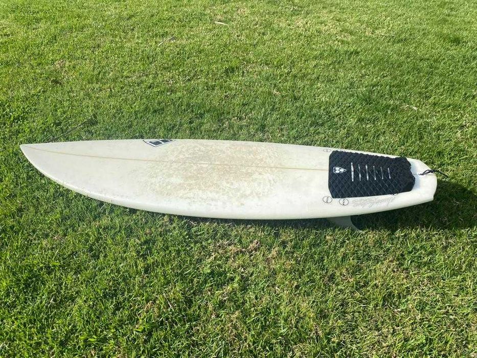 Prancha Pólen 5''1 com quilhas como nova