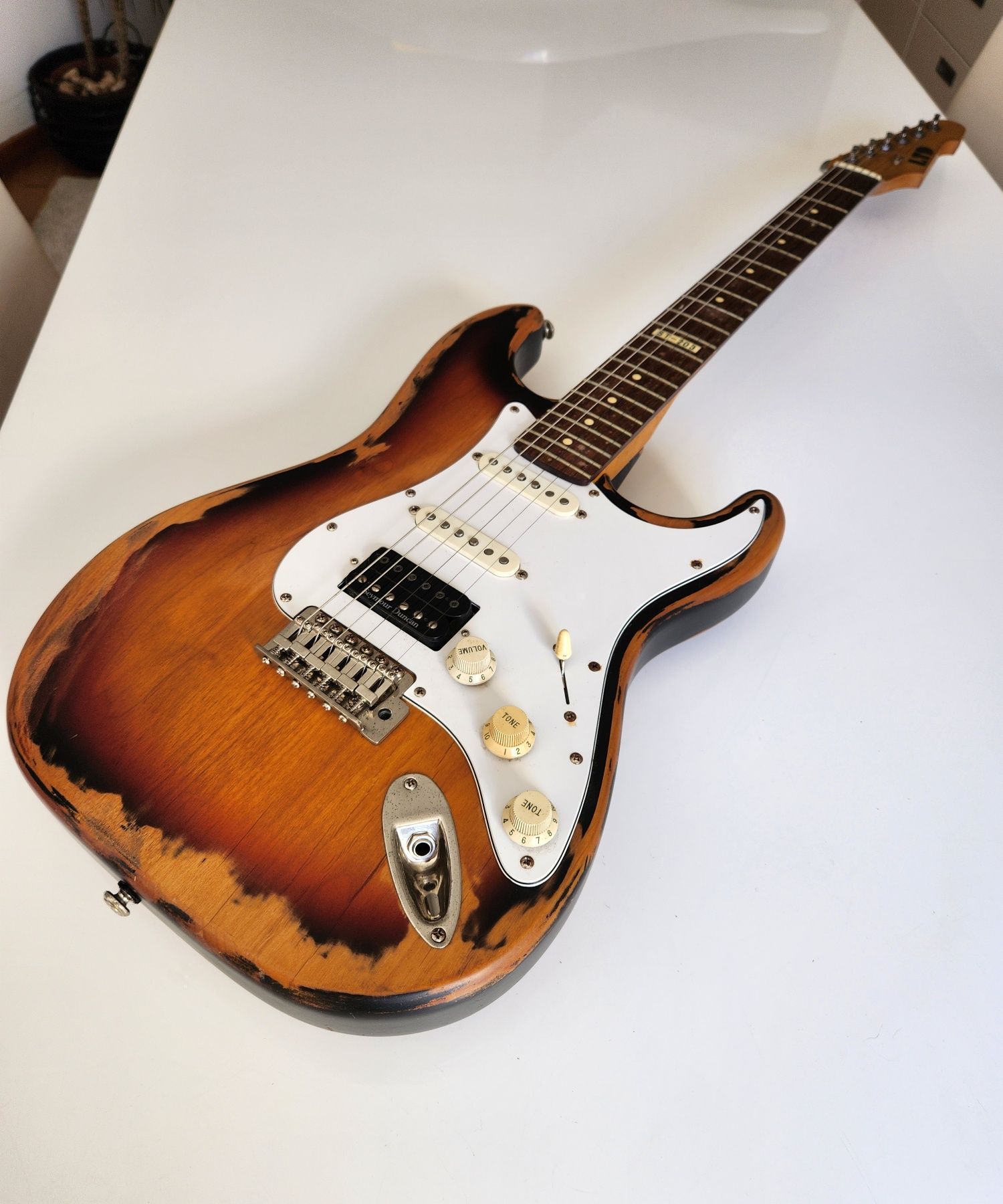 Guitarra ESP Ltd ST203 "Stratocaster" Seymour Duncan
