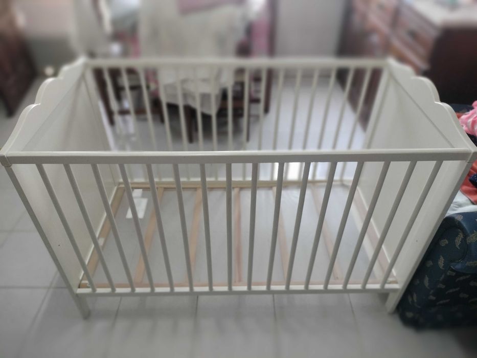 Cama de grades com colchão