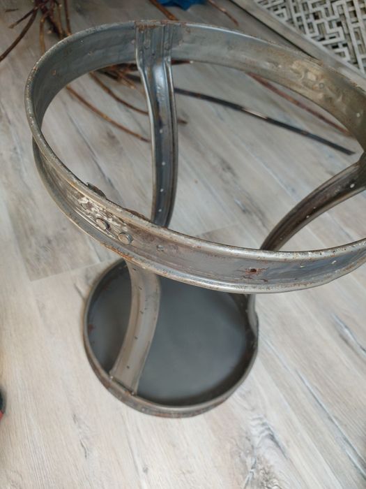 Kwietnik stojak ogrodowy artystyczny