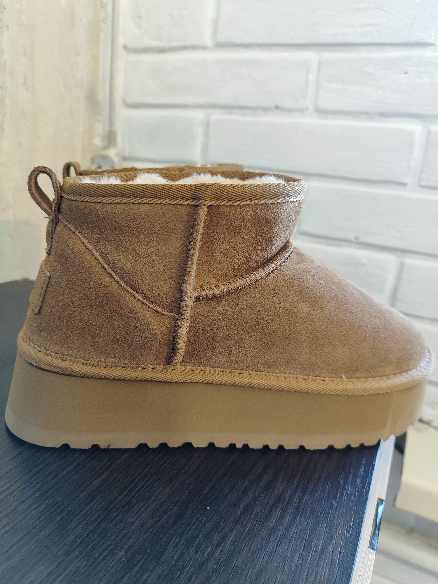 Продам UGG розмір 37