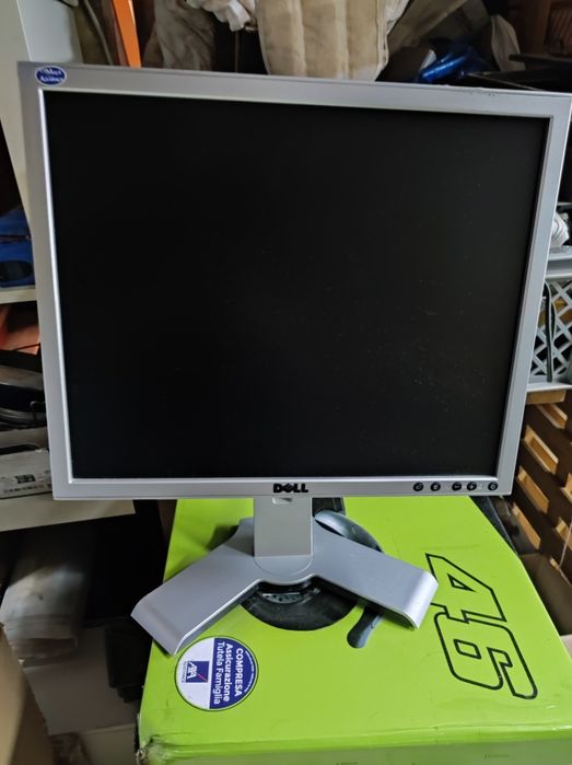 Dois monitores Dell 1908 com pé elevatório