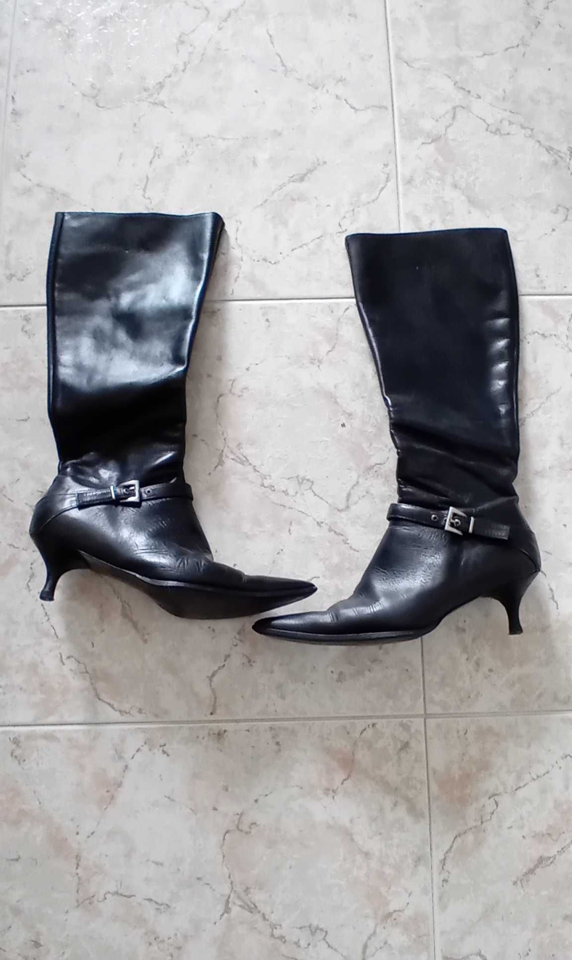 Botas pretas em pele N°37