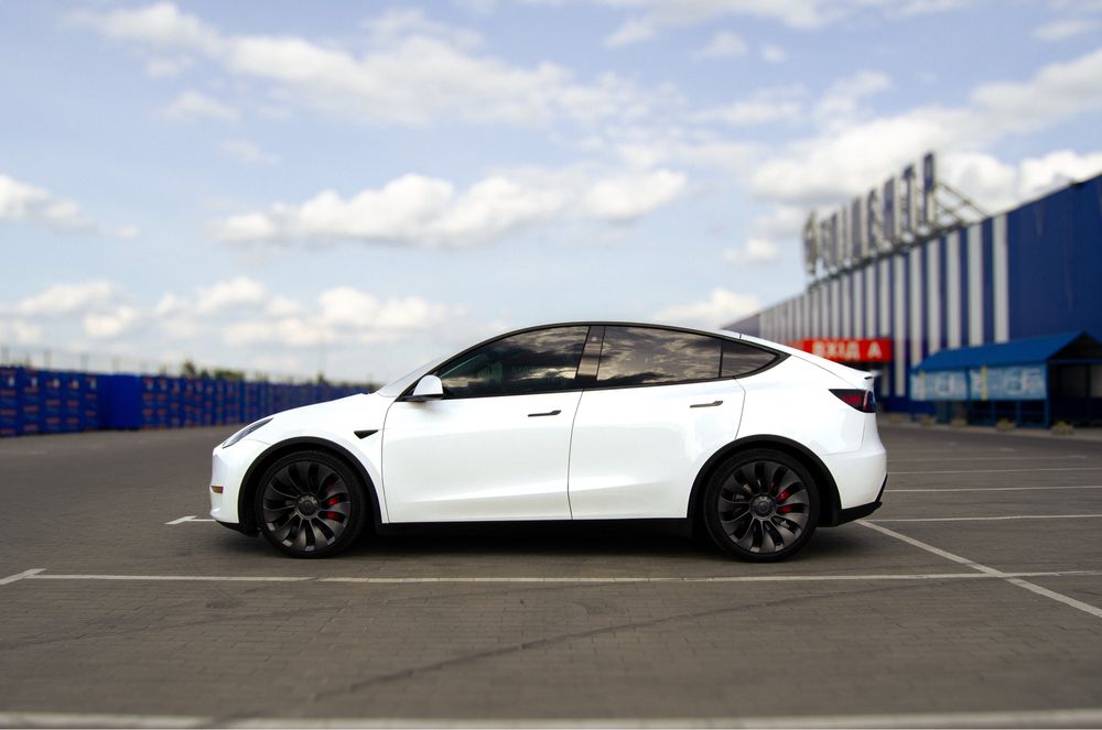 Tesla Y, тесла у
