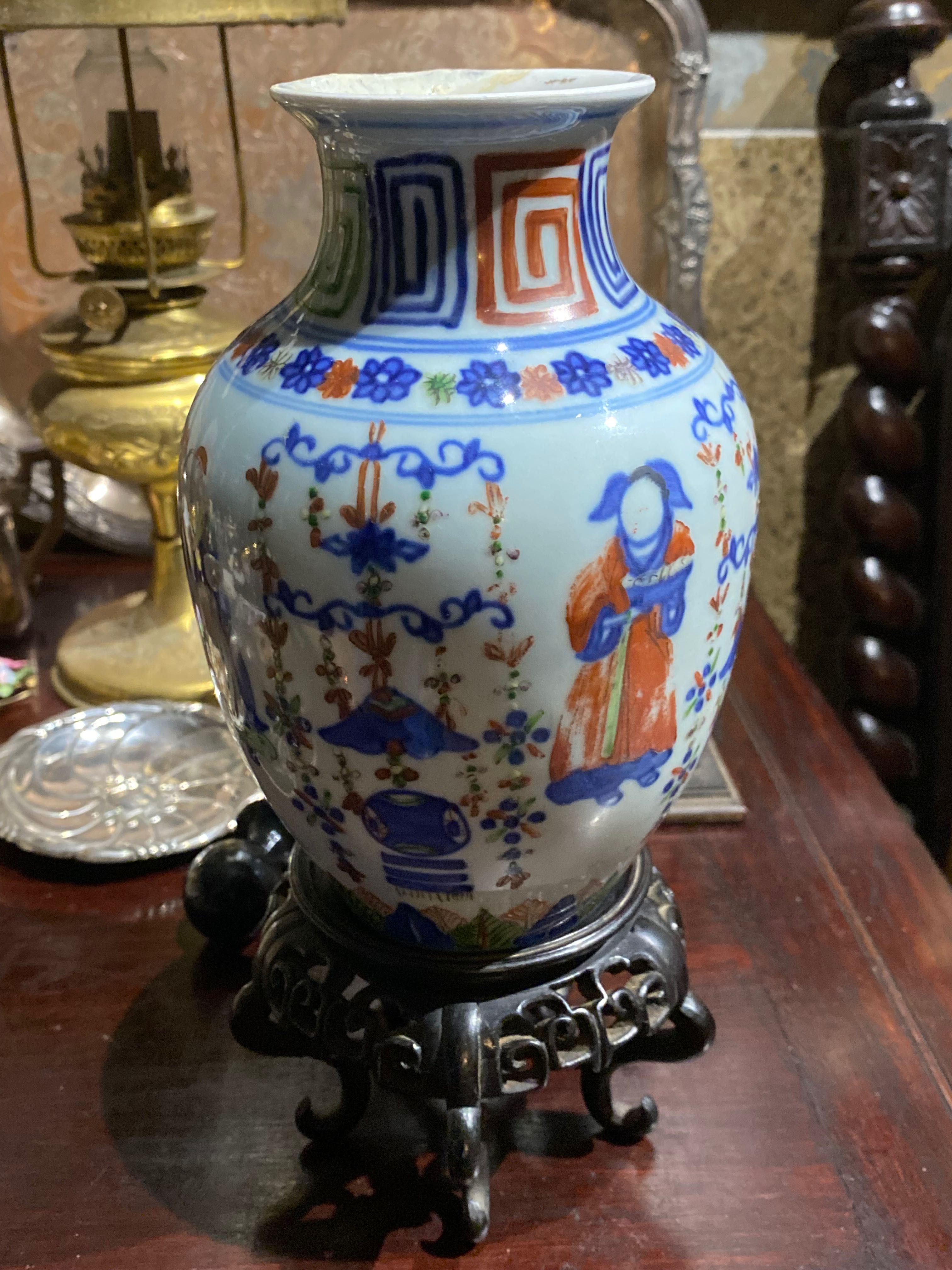 Jarra em Porcelana Chinesa séc XIX Base madeira 25 cm