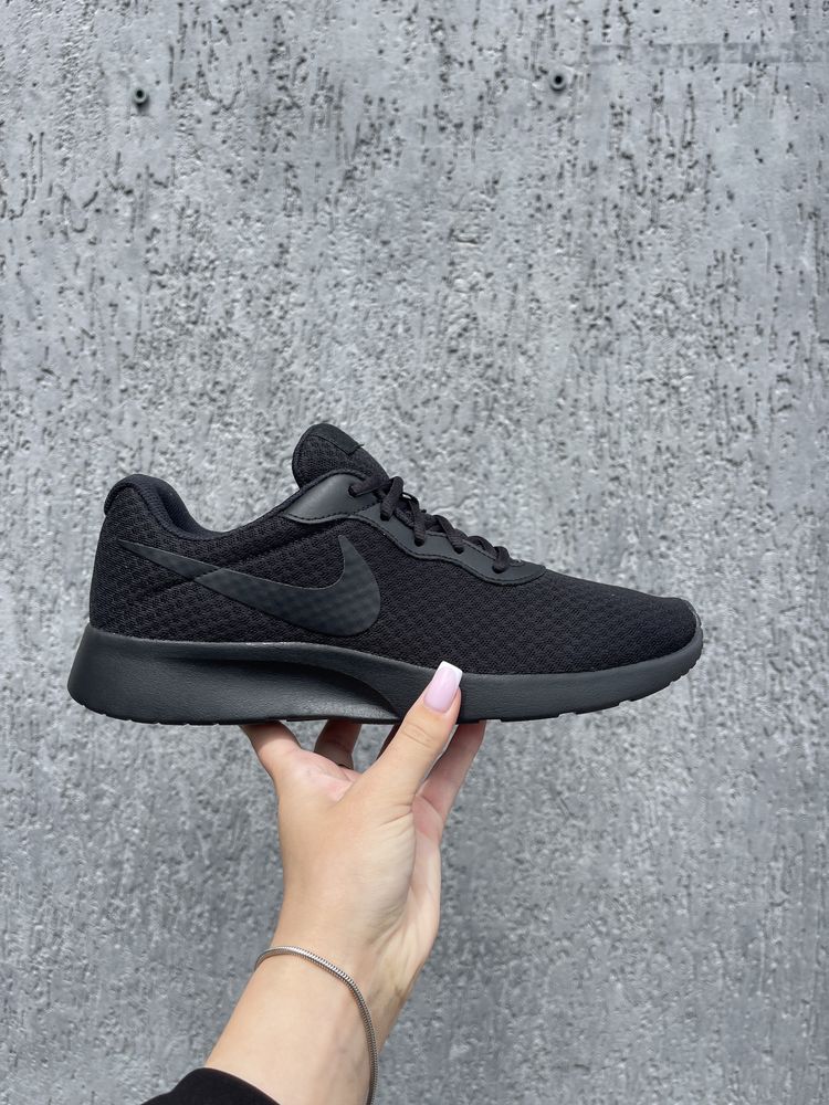 Оригінал Кросівки Nike WMNS TANJUN DJ6257-002  оригинал найк чорні 42