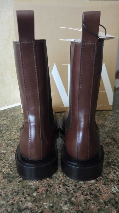 Шкіряні жіночі черевики від Zara