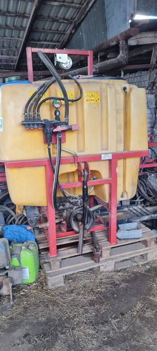 Opryskiwacz zawieszany 600l