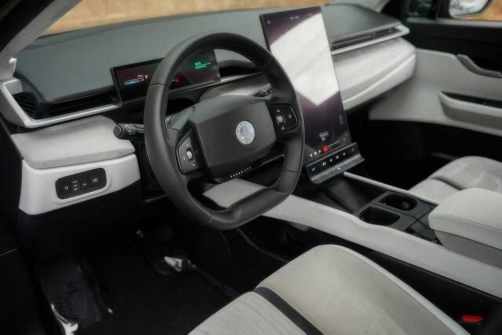 Fisker Ocean One      2023