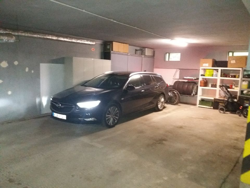 Miejsce garażowe postojowe pod blokiem