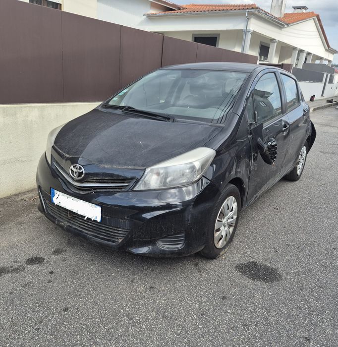 Toyota yaris p/pecas inteiro