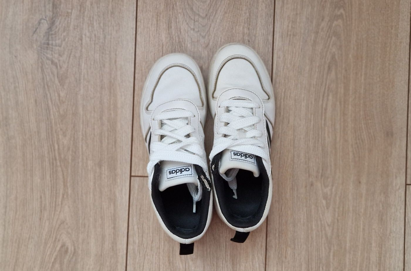 Buty sportowe adidas 36, białe adidasy chłopięce