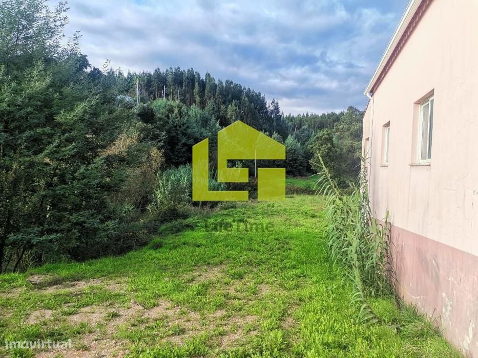 Comércio em Serpins junto Estação Metro