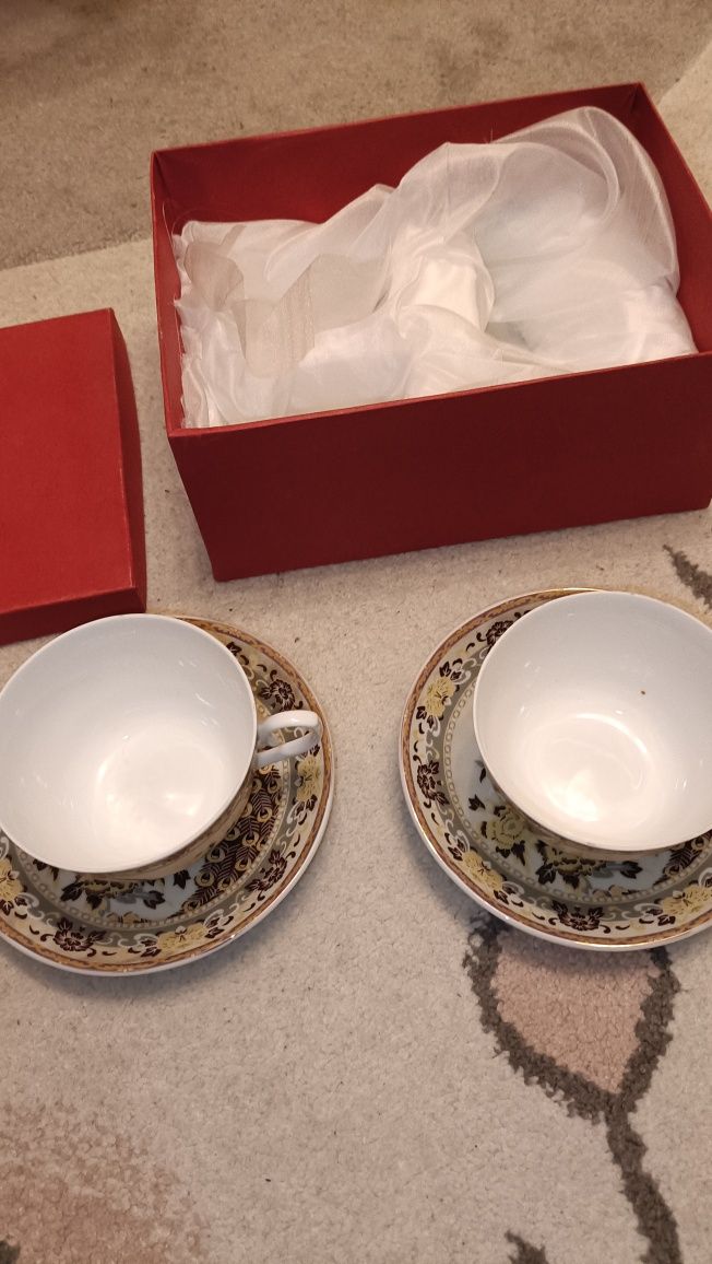 Dwie filiżanki z porcelany