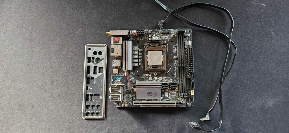 Procesor Intel i8700k delid z płyta główna Fatal1ty Z370 Gaming ITX