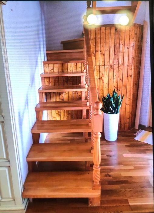 Продаються Сходи дерев'яні