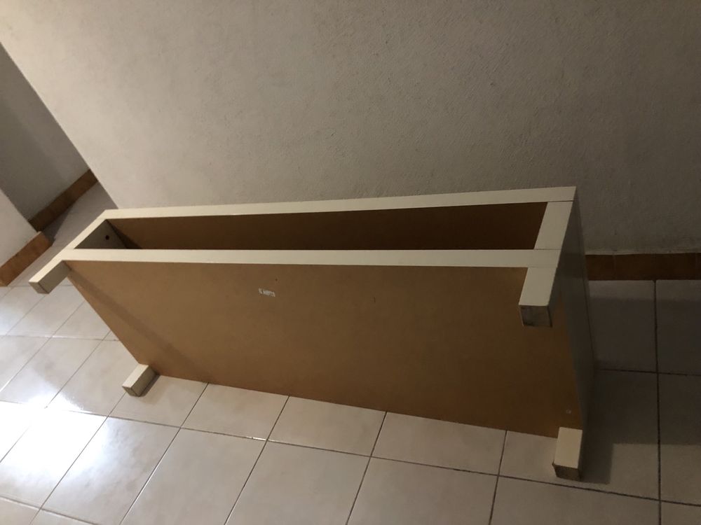 Mesa baixa para TV do Ikea modelo Lack