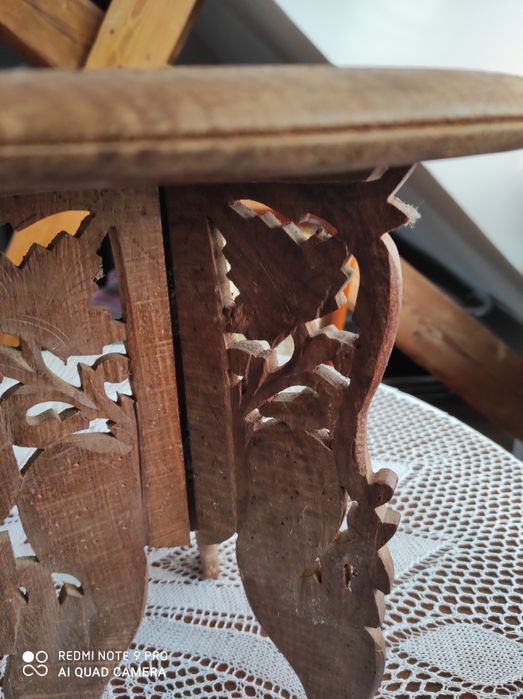 Piękne drewniane stoliki