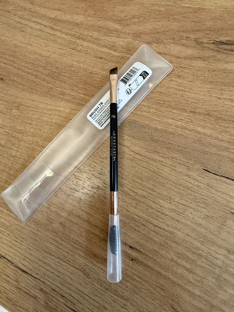 Скошений пензлик для брів зі щіточкою anastasia beverly hills brush 7b