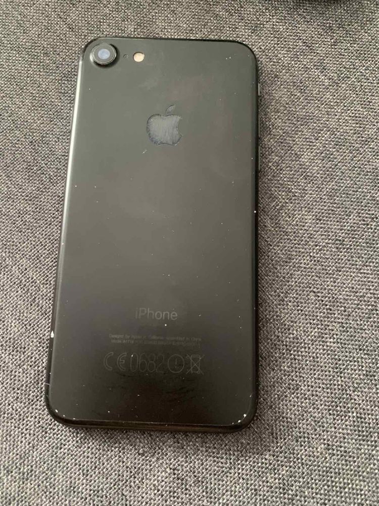 Срочно Продам  телефон IPhone 7 black