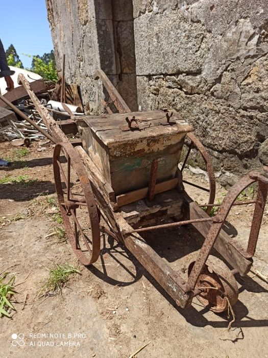 Semeador de Milho e Feijão Antigo para Restauro