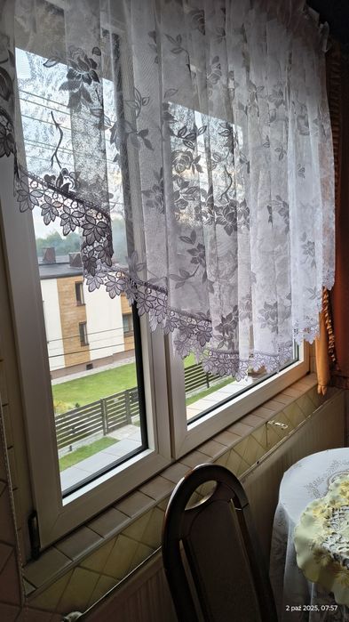 2 jednakowe firanki