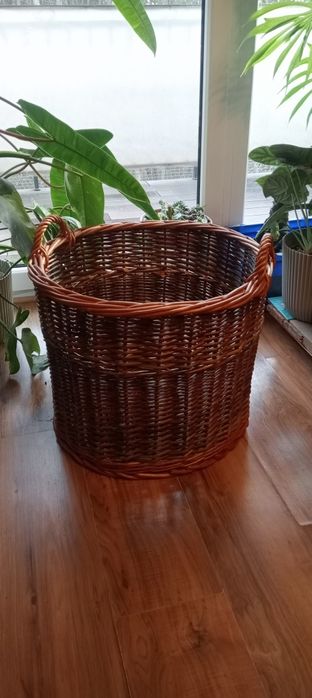 Bardzo duży kosz wiklinowy