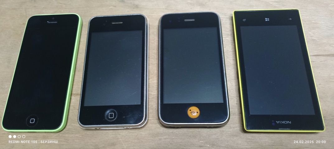 iPhone+ Nokia в колекцію або на інші цілі.