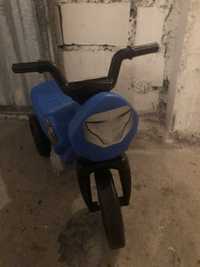 Motorek biegowy niebieski