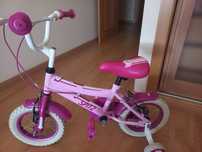 Vende se bicicleta criança