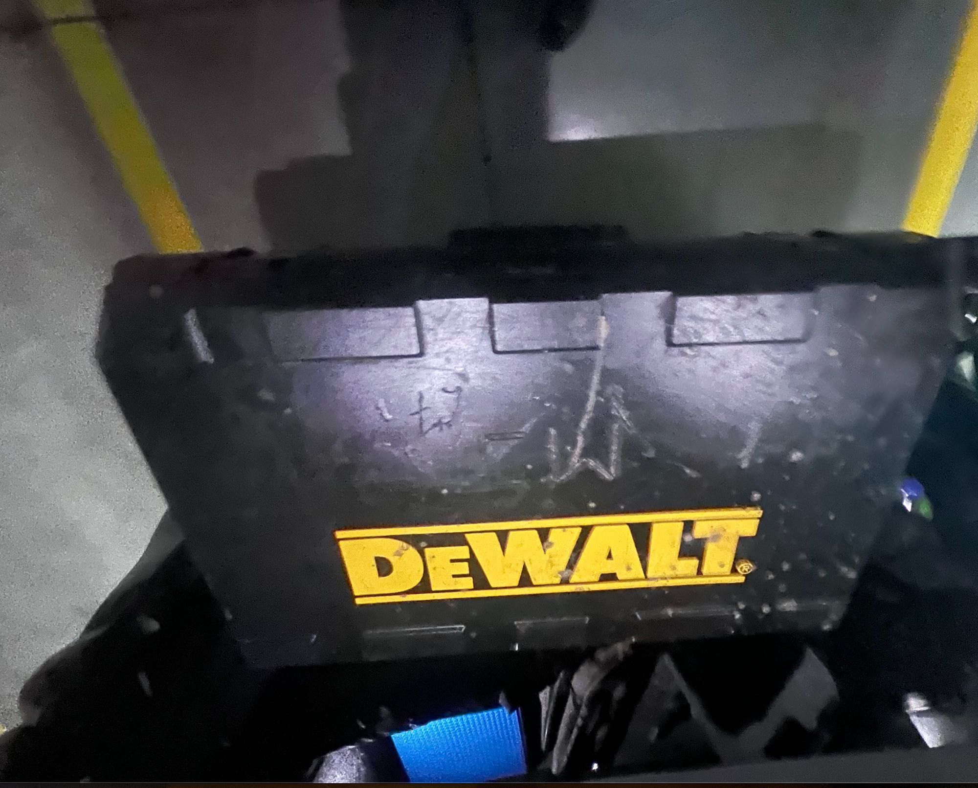 Młotowiertarka Dewalt D25820