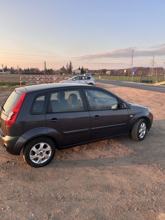 Ford Fiesta 1.4 benzynka , klima , 2x koła