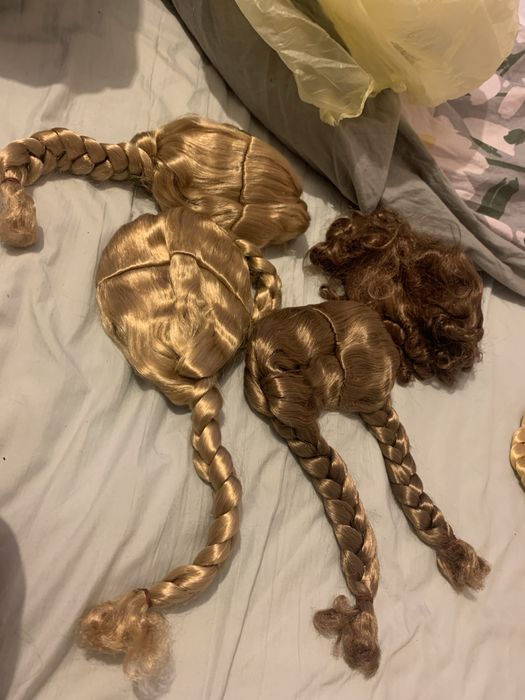 Lalka porcelanowa peruka 30