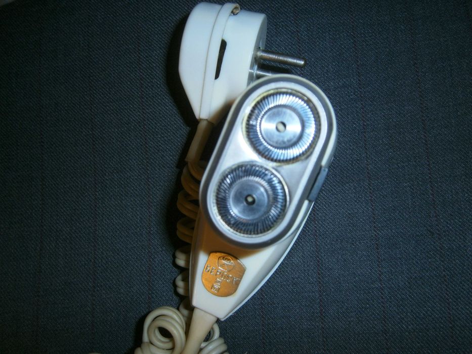 Электрическая бритва "Бердск-2".