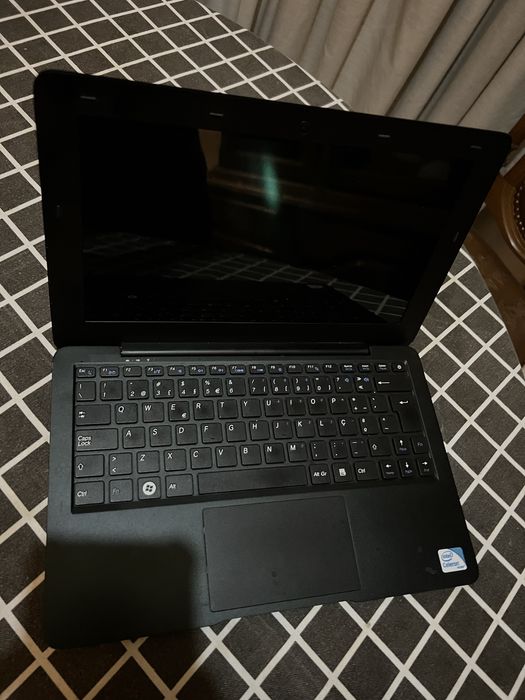 Portátil INSYS 12 polegadas. Bateria viciada, de resto em otimo estado